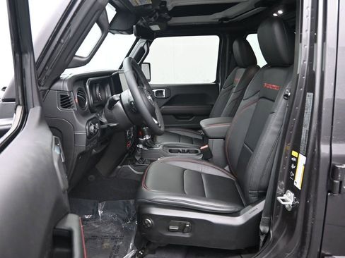 Used 2025 Jeep Wrangler Unlimited Rubicon image 27