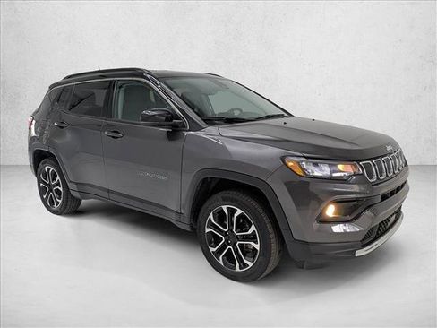 Used 2022 Jeep Compass Limited image 3