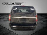 Used 2014 Chrysler Town & Country Touring image 5