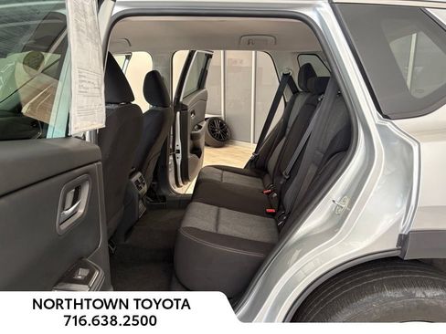 Used 2025 Nissan Rogue SV FWD image 19