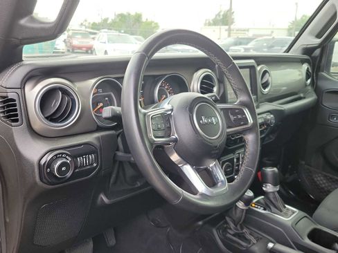 Used 2020 Jeep Wrangler Unlimited Sahara AWD/4WD image 10