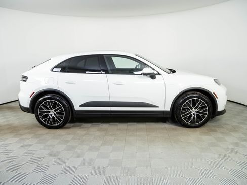 Used 2025 Porsche Macan Electric RWD image 28
