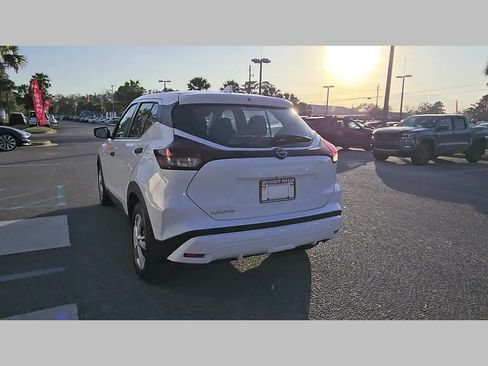 Used 2022 Nissan Kicks S image 30
