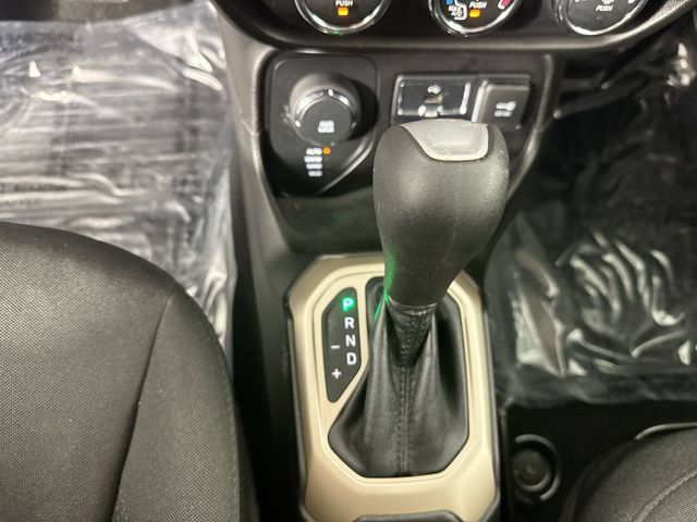 Used 2017 Jeep Renegade Latitude w/ Cold Weather Group AWD/4WD image 19