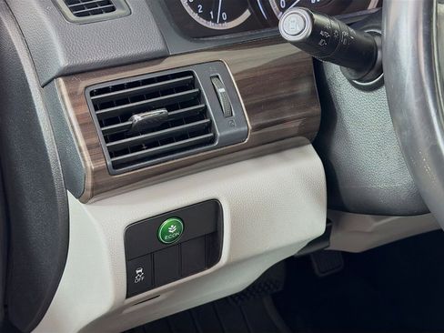 Used 2017 Honda Accord EX-L image 11