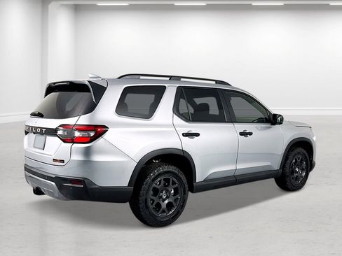 New 2026 Honda Pilot TrailSport image 5