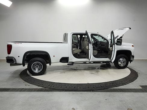 Used 2023 Chevrolet Silverado 3500 LTZ w/ LTZ Convenience Package AWD/4WD image 16