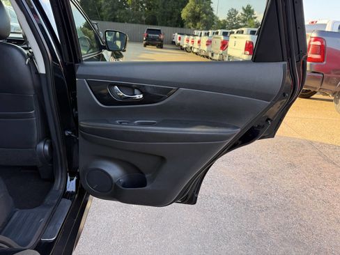 Used 2017 Nissan Rogue SL w/ SL Premium Package FWD image 14