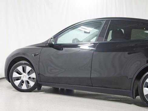 Used 2024 Tesla Model Y Long Range image 11