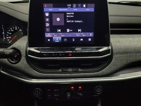 Used 2022 Jeep Compass Latitude image 25