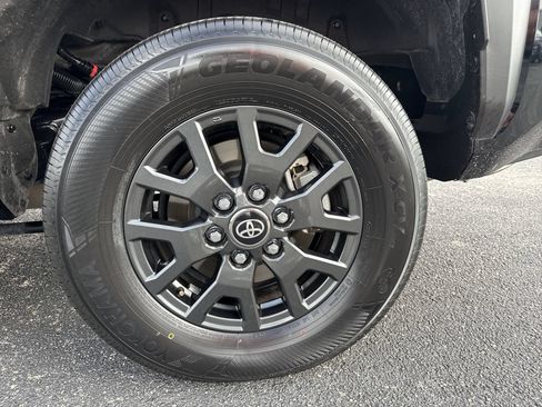 Certified 2025 Toyota 4Runner SR5 AWD/4WD image 18