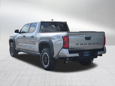 Used 2025 Toyota Tacoma TRD Off-Road w/ TRD Off Road Upgrade Package AWD/4WD image 4