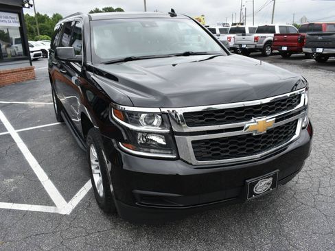 Used 2019 Chevrolet Suburban LT AWD/4WD image 4