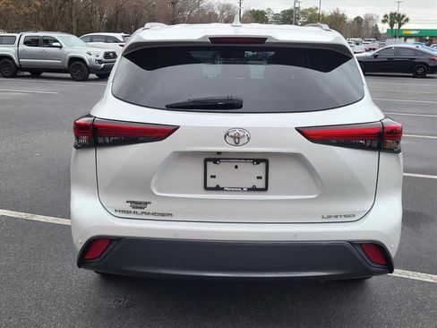 Used 2022 Toyota Highlander Limited image 3