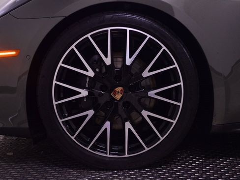 Certified 2025 Porsche Panamera 4 image 11