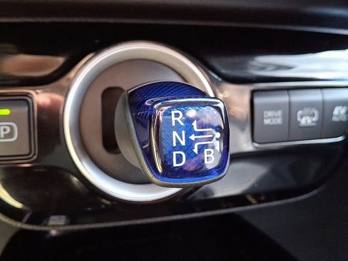 Used 2021 Toyota Prius Prime XLE image 12