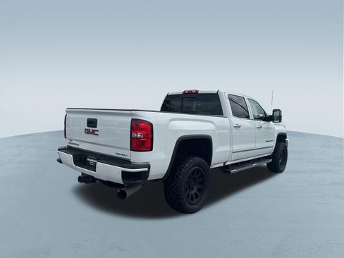 Used 2017 GMC Sierra 2500 Denali w/ Duramax Plus Package AWD/4WD image 8