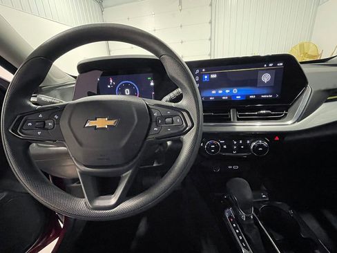 Used 2024 Chevrolet Trax LT FWD image 34