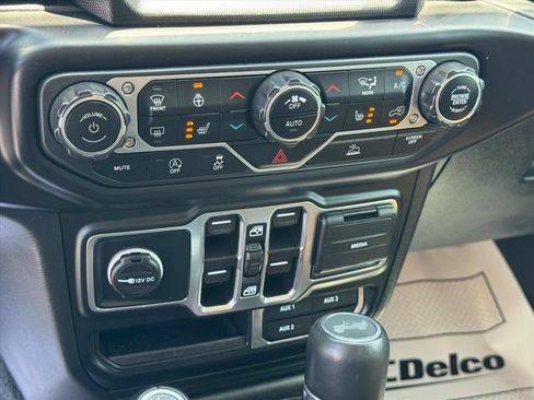 Used 2022 Jeep Wrangler Unlimited Sahara w/ LED Lighting Group AWD/4WD image 20