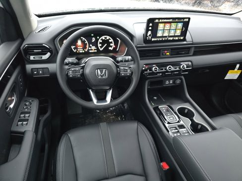 New 2025 Honda Pilot Touring image 26