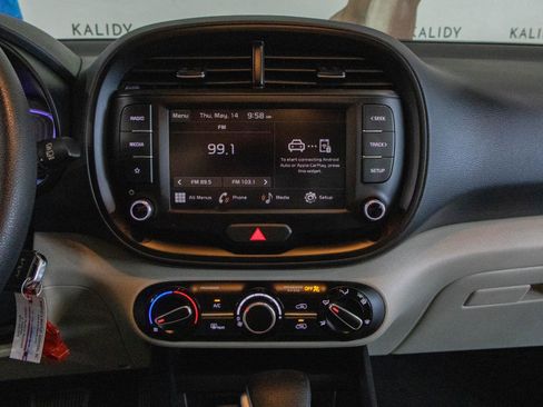 Used 2025 Kia Soul LX w/ LX Technology Package FWD image 4