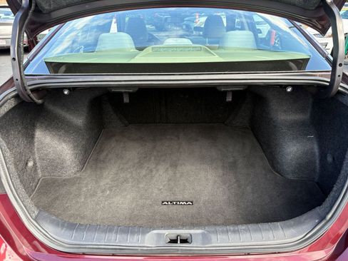 Used 2025 Nissan Altima 2.5 SV FWD image 32