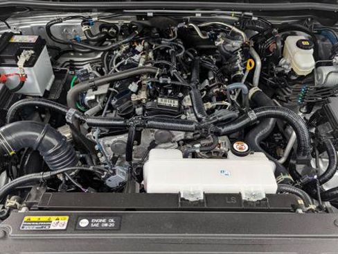 Used 2025 Toyota 4Runner SR5 AWD/4WD image 30