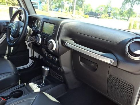 Used 2015 Jeep Wrangler Unlimited Sahara w/ Dual Top Group AWD/4WD image 19