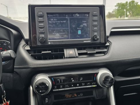 Used 2021 Toyota RAV4 LE AWD/4WD image 27