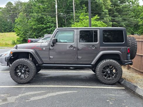 Used 2016 Jeep Wrangler Unlimited Sahara AWD/4WD image 4