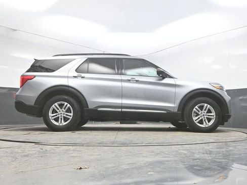 Used 2022 Ford Explorer XLT image 34