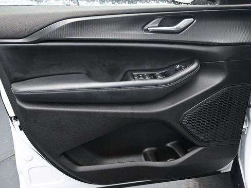 Used 2023 Jeep Grand Cherokee Altitude image 15