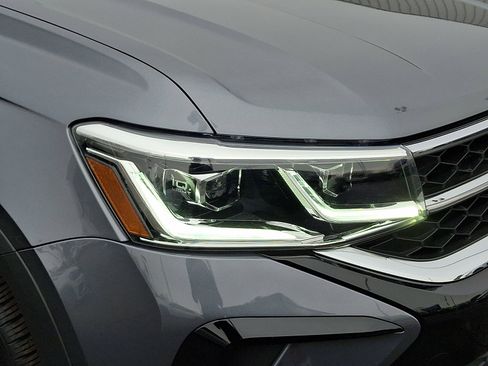 Used 2022 Volkswagen Taos SEL image 9