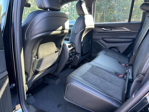 New 2025 Jeep Grand Cherokee Laredo image 27