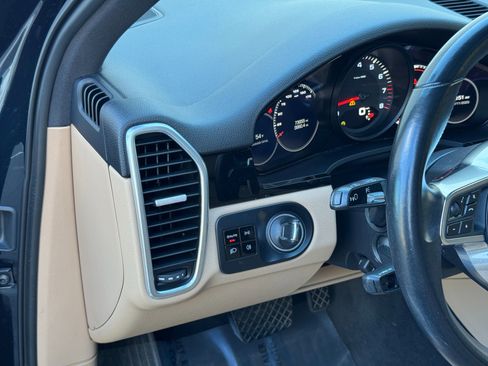 Used 2019 Porsche Cayenne image 28