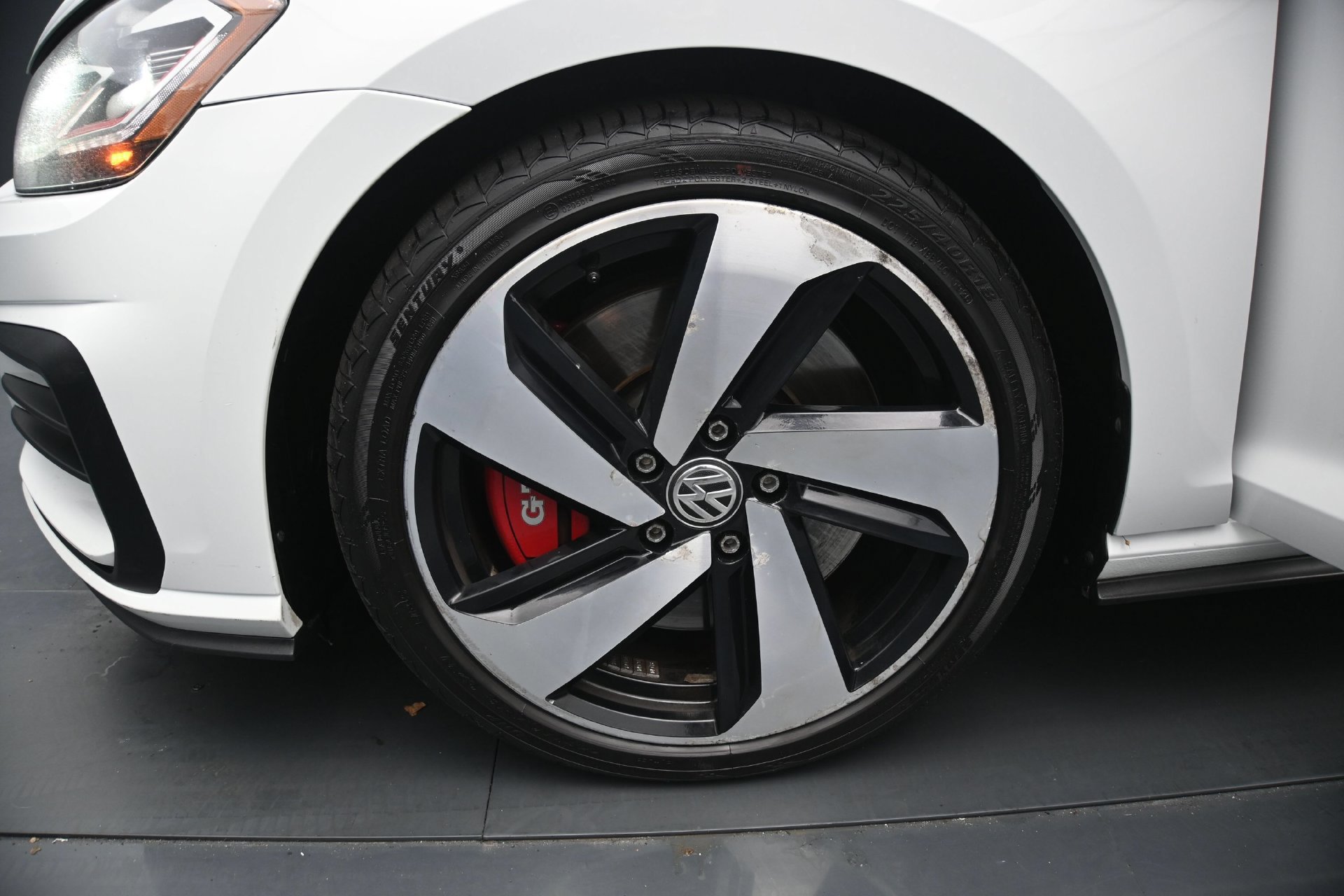 Used 2020 Volkswagen GTI SE FWD image 30