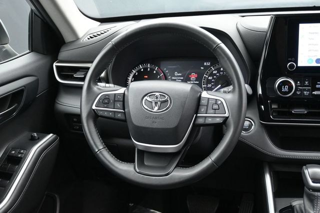 Used 2023 Toyota Highlander LE AWD/4WD image 15