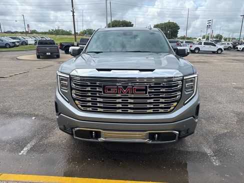 Used 2025 GMC Sierra 1500 Denali AWD/4WD image 4