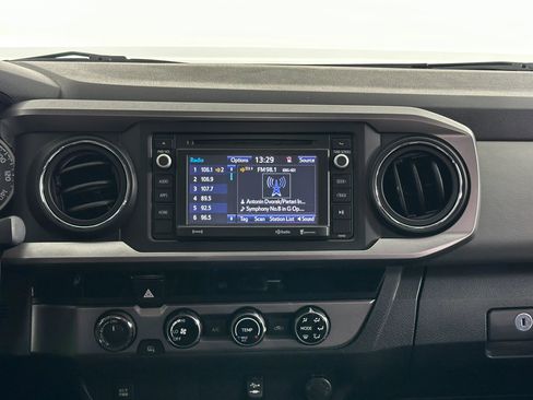Used 2017 Toyota Tacoma SR5 w/ Tow Package AWD/4WD image 25