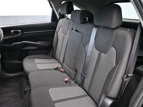 Used 2022 Kia Sorento LX image 34