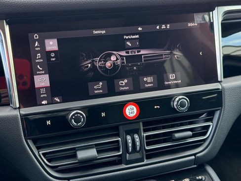 Used 2026 Porsche Macan image 21