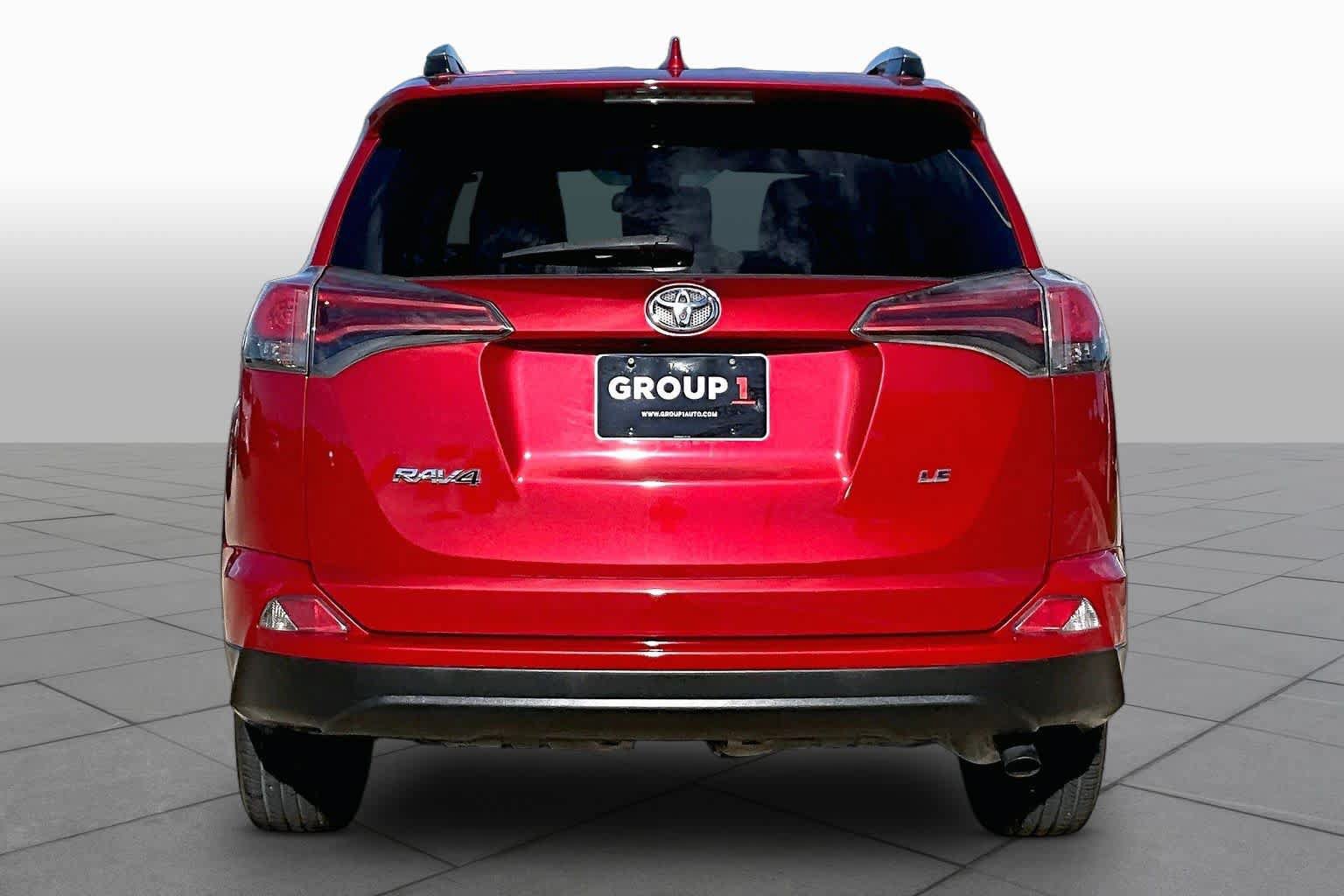 Used 2017 Toyota RAV4 LE FWD image 5