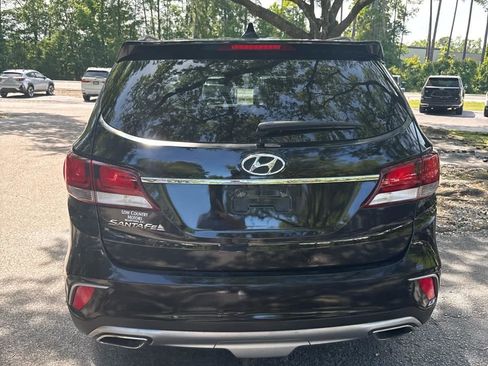 Used 2017 Hyundai Santa Fe SE FWD image 4