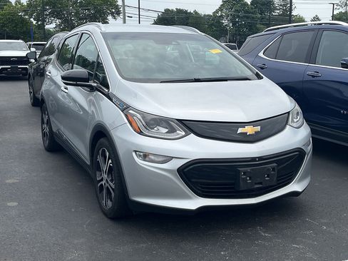 Used 2017 Chevrolet Bolt Premier w/ Driver Confidence II Package FWD image 2