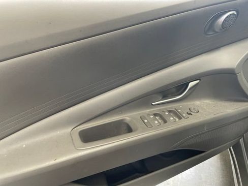 Used 2025 Hyundai Elantra SE FWD image 15