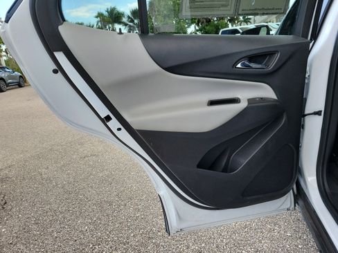 Used 2023 Chevrolet Equinox LS w/ LS Convenience Package FWD image 14