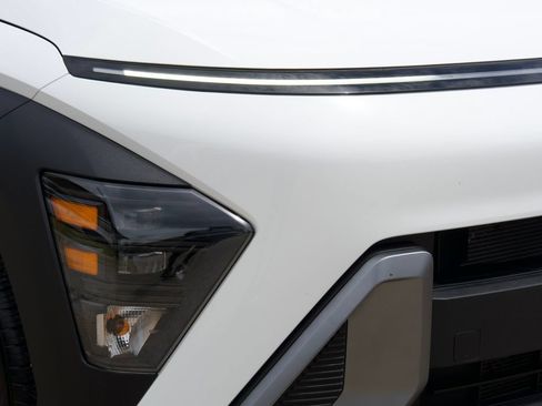 Used 2025 Hyundai Kona SEL FWD image 4