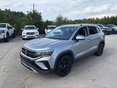 Used 2022 Volkswagen Taos SE w/ Panoramic Sunroof Package