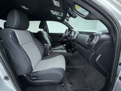 Used 2022 Toyota Tacoma TRD Off-Road w/ Technology Package image 13