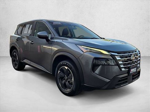 Used 2024 Nissan Rogue SV AWD/4WD image 3